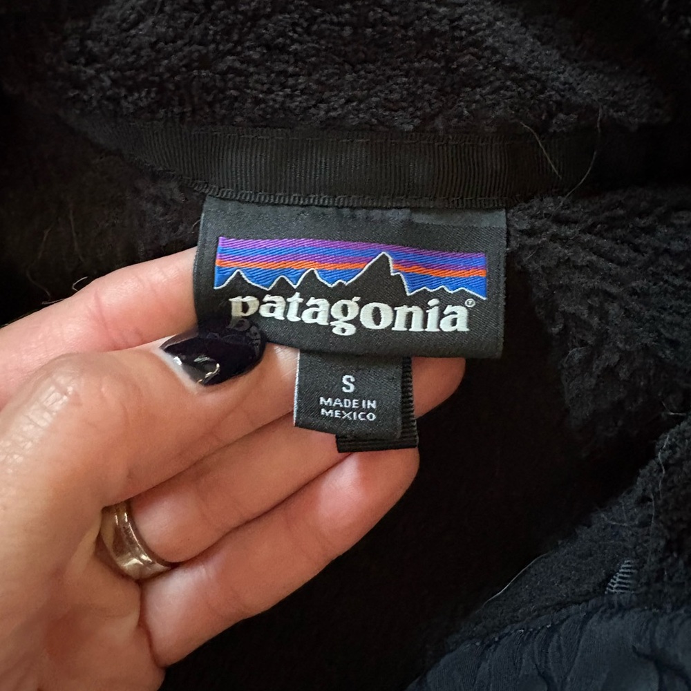 Patagonia women’s Re-Tool Black Fleece Jacket - Picture 2 of 4